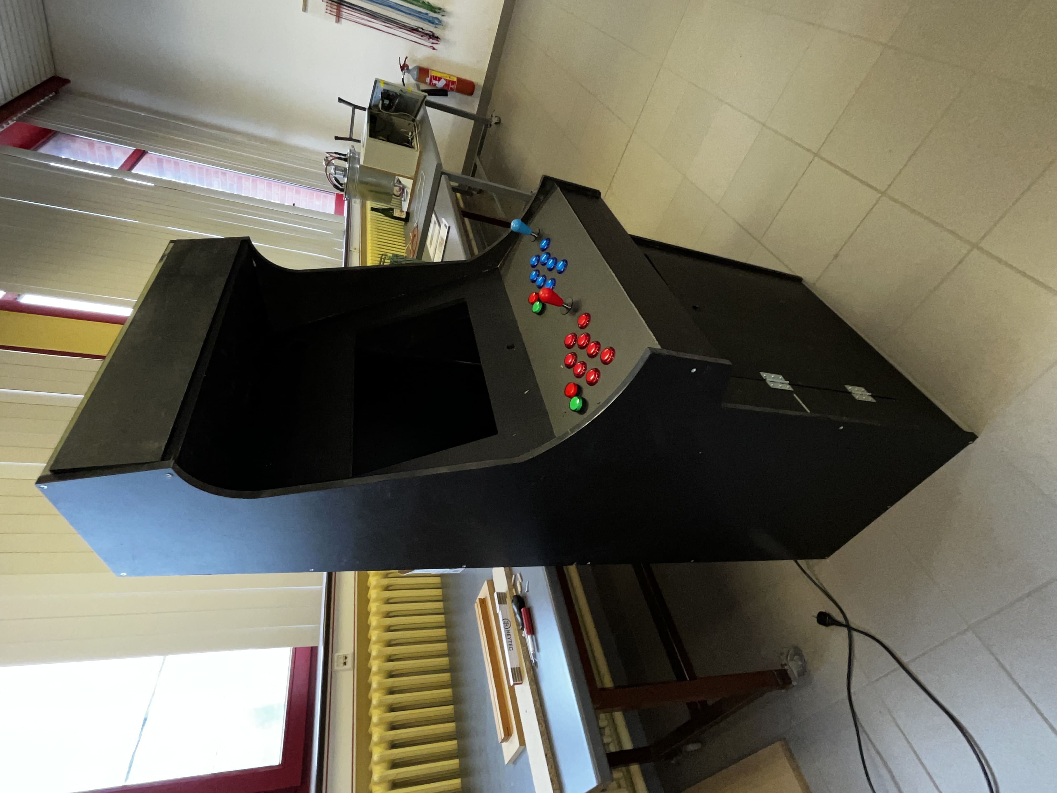 Arcade kast schuin